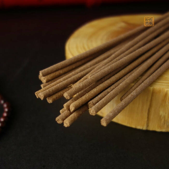 Tibetan sandalwood Incense sticks - Contains 72 kinds of natural spices.