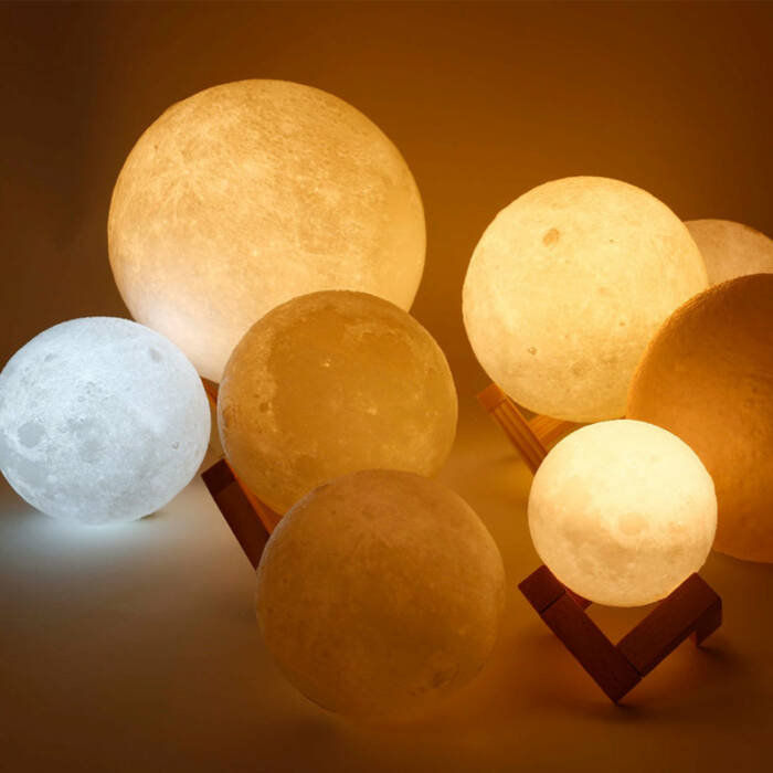 3D Printing Moon Lamp - White and Yellow