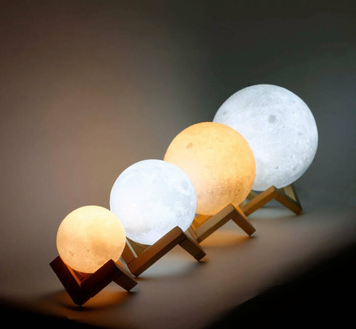 3D Printing Moon Lamp - White and Yellow